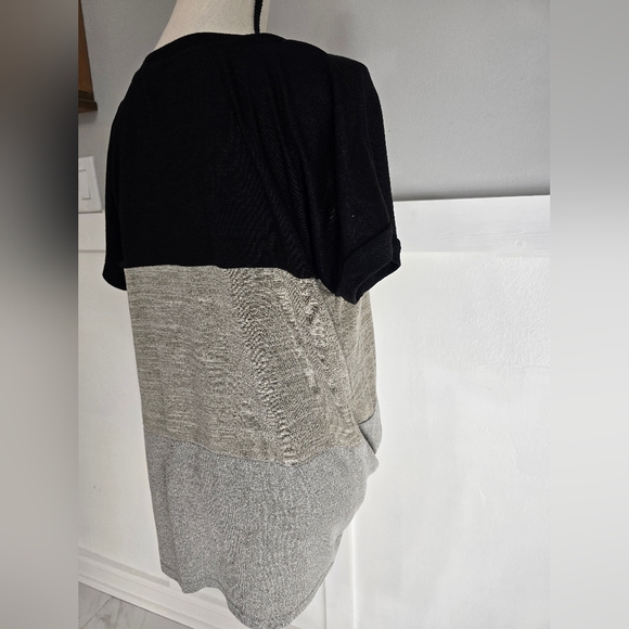 Two Two Win Colorblock Knot-Front Short Sleeve Top - Black & Gray Sz M - Picture 9 of 9